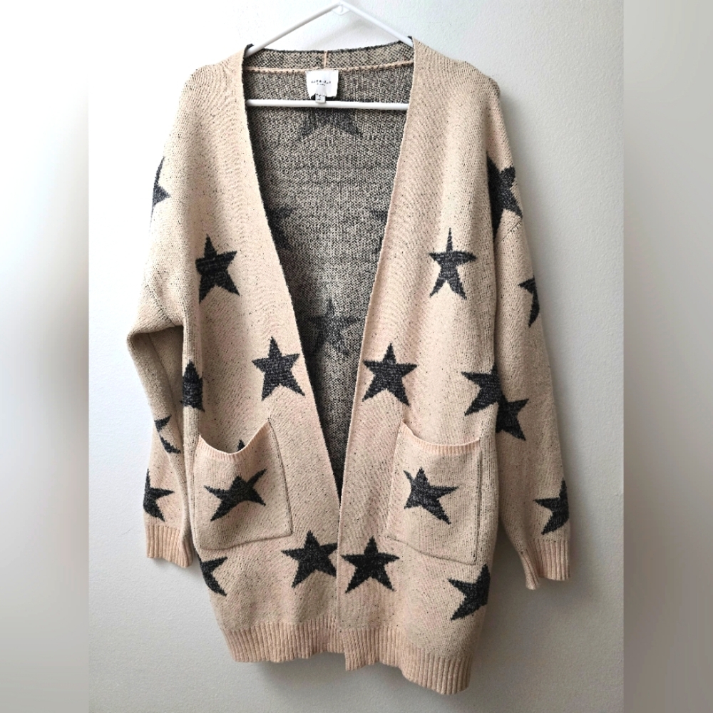 Gilli Star Daze Cardigan in Oatmeal/Char Star Size Small